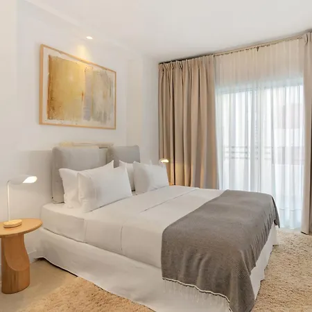 Two Bedroom - Sea View Apartment *